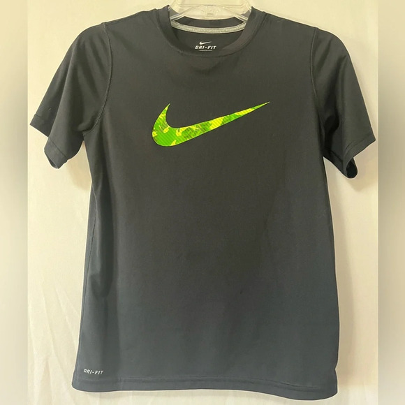 Nike Dri Fit Black KIds T shirt Sizes Medium - Picture 1 of 4